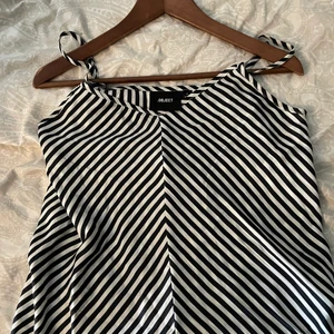 Snygg topp - Fin randig topp som aldrig kommit till användning ❤️‍🔥