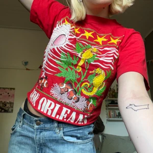 Tshirt  - Röd T-shirt med superfint tryck ❤️‍🔥