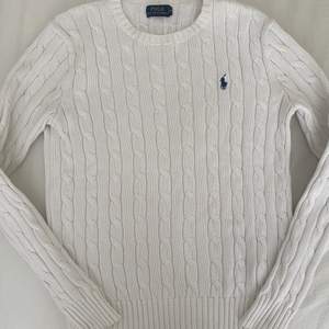 Kabelstickad tröja från Ralph Lauren som har använts cirka 6-8 gånger. Storlek S