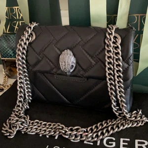 Kurt geiger väska - INTRESSE KOLL!! På min så snygga mini kurt geiger väska som är helt ny har dustbag till köpte den för 2600kr💞