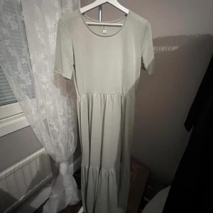 Sommarklänning - Jättefin klänning som aldrig är använd❤️ köparen står för frakt