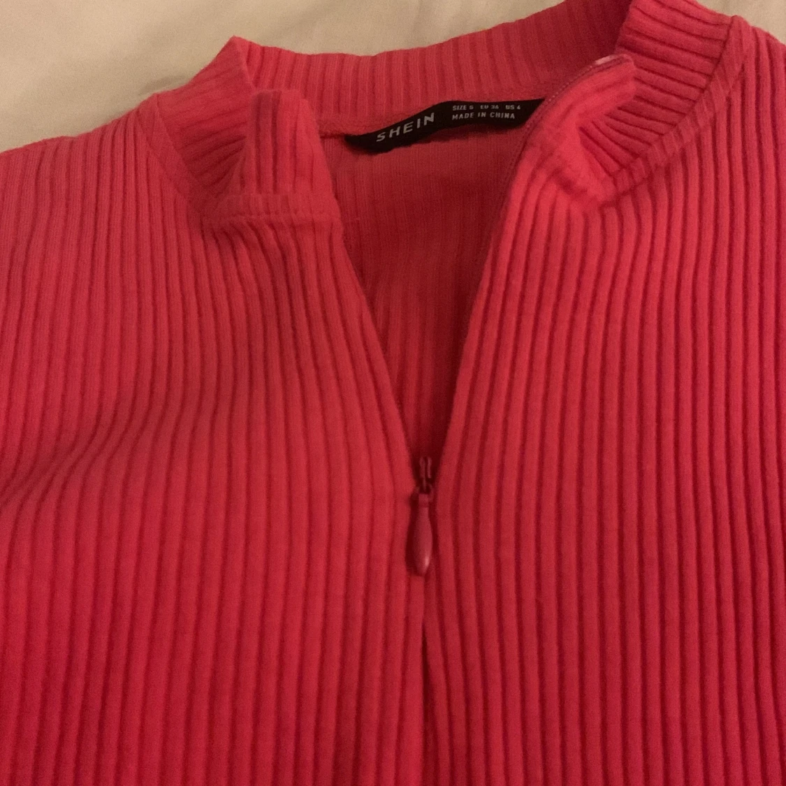 Skrik rosa tröja, från SHEIN med dragkedja  - 90