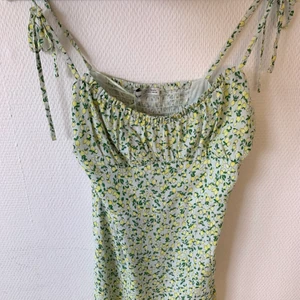 Sommarklänning, XS - Klänning från Zalando i storlek S, men är mer som en XS