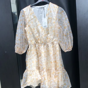 Klänning  - Ny klänning,somrig 