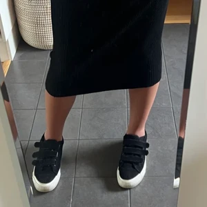Svarta skor - Säljer eftersom de inte kommer till användning, första bilden är lånad🫶🏻