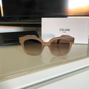 Celine solglasögon  - I superfint skick, äkta  Kvitto finns nypris 3500 