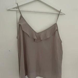 Ginatricot linne strl s - Plagget är köpt för 4 år sedan och är i bra skick, fler bilder kan tas