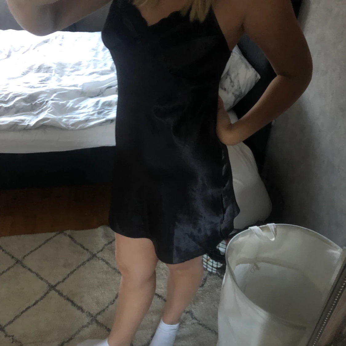 Svart satinklänning - 90