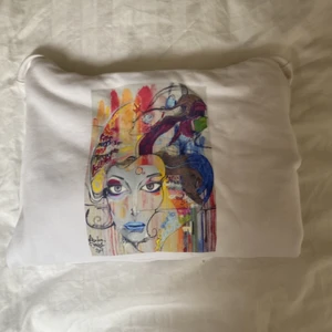 The cool elephant  - Säljer min hoodie för den tyvärr inte kommer till användning längre. Säljer för 100kr + frakt 🚚 