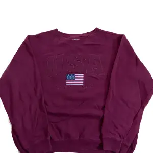 ✅ Vintage  Sweatshirt                                                            ✅ Size: Medium                                                                                           ✅ Condition: 10/10 