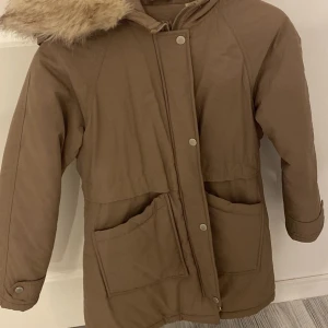 Jacka - Zara vinterjacka nästan ny. St 152
