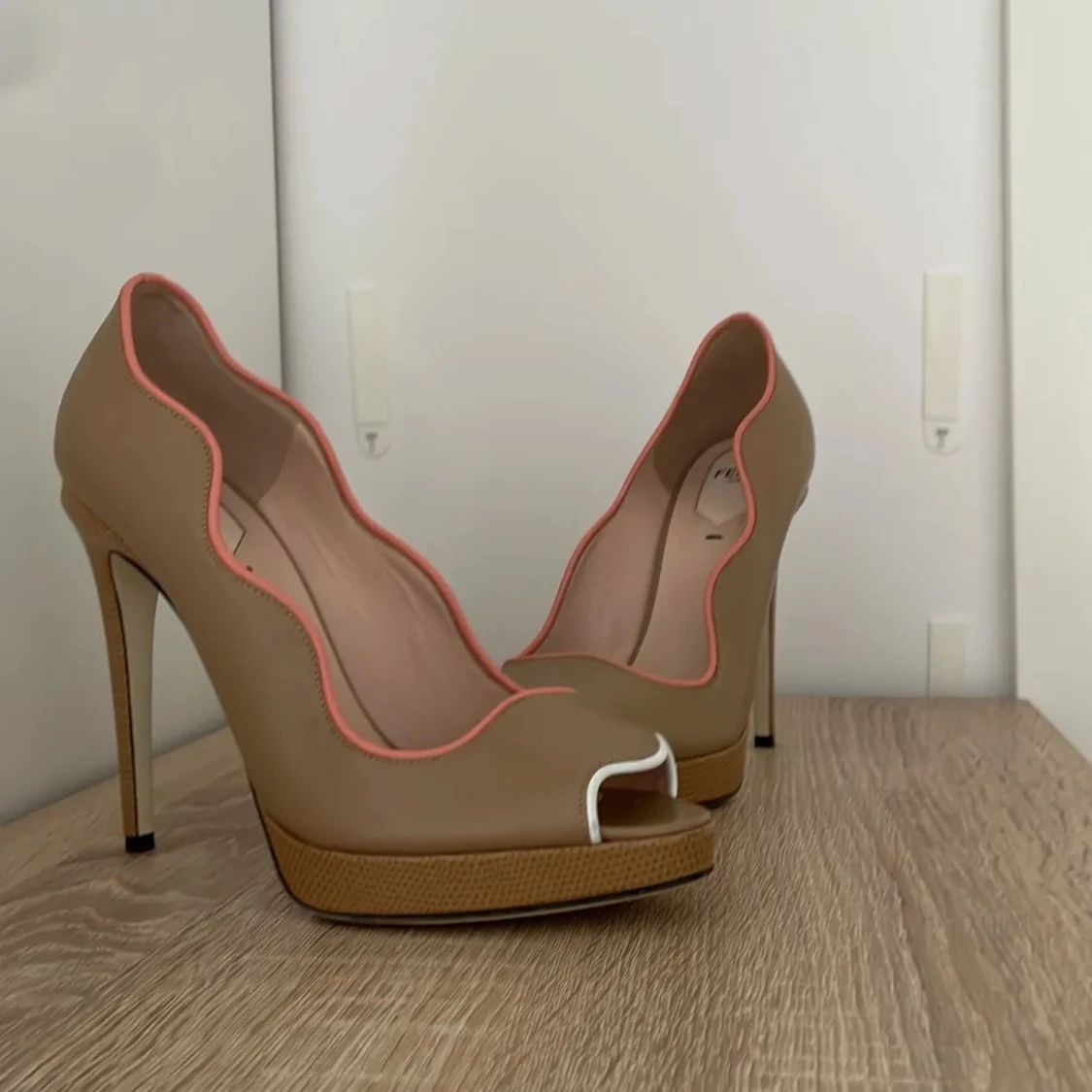 Fendi skor använda 3 gånger