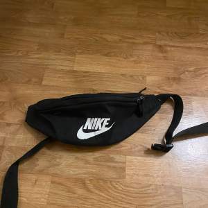 Nike väska Aldrig använd pris 150kr 