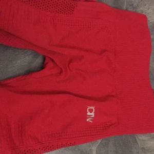 ICIW - säljer mina träningsbyxor pga - använder dom aldrig längre💞💞