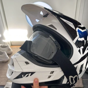 Moppe hjälm  - En skit snygg moppe hjälm, kommer inte till andvändning dp min bror har skaffat körkort 