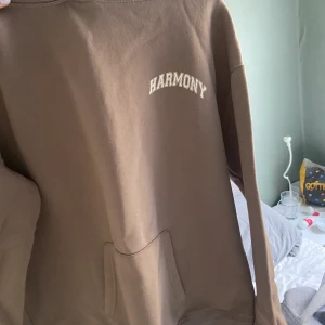  hoodie  - Lilabrun hoodie, oversize på lig som är s-m