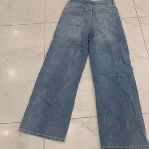Blåa jeans från H&M, andvänd några gånger 
