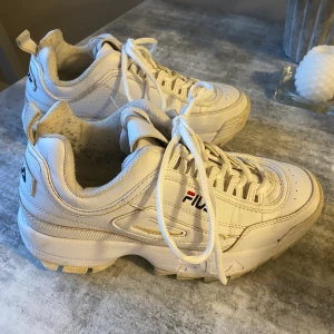 Äkta filaskor - Använda men inga hål eller andra briser förutom att dom ser använda ut. Kan bli billigare vid snabb affär 