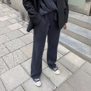 Djerf avenue ash on the go pants - L - Size large - (first pic is from djerf avenue website modeling the pants) great condition however I didn’t return them in time and I ordered the wrong size. They were folded in storage hence the wrinkles in the photos but can easily be ironed!