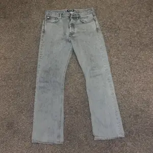 Hope rush denim jeans i storlek 29. Det är den äldre modellen som har slutat säljas och kommer inte säljas igen.