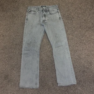 Hope rush storlek 29 - Hope rush denim jeans i storlek 29. Det är den äldre modellen som har slutat säljas och kommer inte säljas igen.