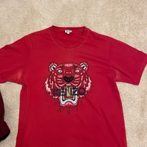 Kenzo t shirt  - Storlek L Cond 7/10 Pris kan diskuteras 
