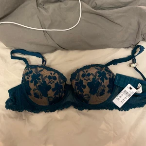 Oanvänd bh från intimissmi  - Oanvänd bh från intimissmi, så fin men den var tyvärr förliten för mig och jag glömde bort att skicka tillbaka:(  