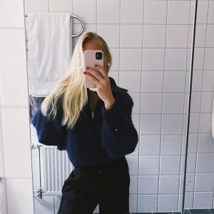 Zipe tröja  - Säljer denna mysiga tröja ifrån Gina tricot Använd fåtal gånger och är i nyskick Nypris 500