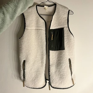Väst storlek S - Väst storlek S oanvänd 