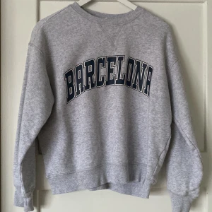 sweatshirt  - en jättefin sweatshirt som inte kommer till användning längre, använd många gånger men fortfarande i bra skick💓
