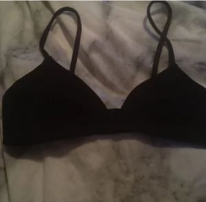 Bikini - Svart bikini topp från hm. Nypris: 150