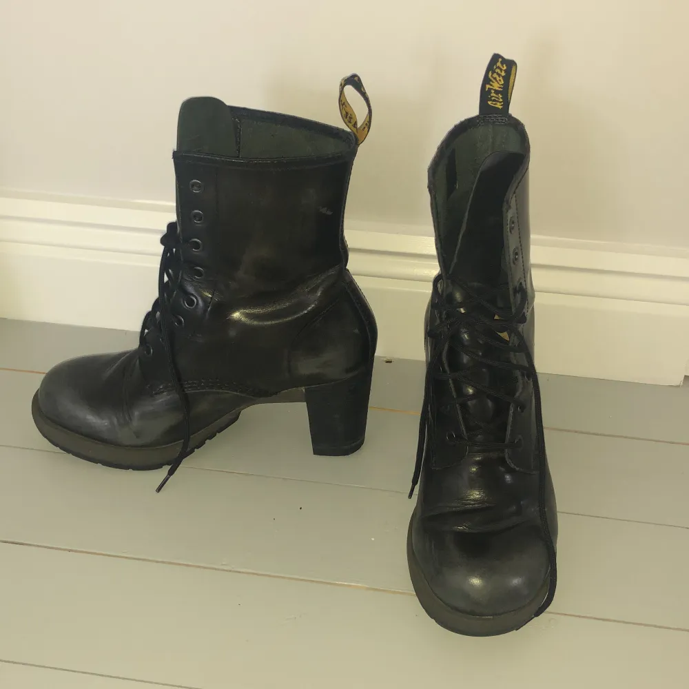 Vintage Dr martens boots med klack Storlek 7/41 men sitter som storlek 6,5/40. Skor.
