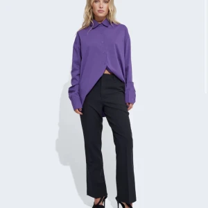 Kostymbyxor  - Säljer mina fina kostymbyxor från bikbok köpte dem för ungefär två månad sen❤️super fina men tyvärr får jag inte på mig dem 