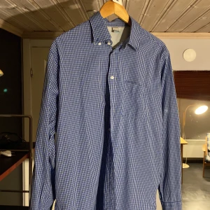 Bison långärmad rutig skjorta  - Bison långärmad skjorta i god skick 