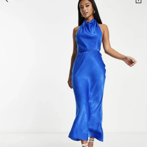 Klänning - Från märket ASOS, aldrig använd utan enbart provad (lånad bild från asos) storlek 34. Nypris 589 kr 