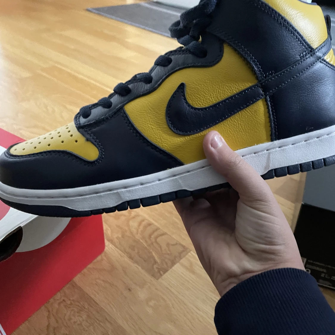 Nike Jordan 1 Michigan  - 90