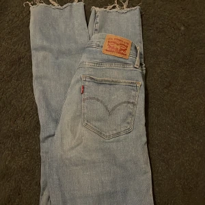 Levis jeans  - Raka Levis jeans i strl: W24 L30💕