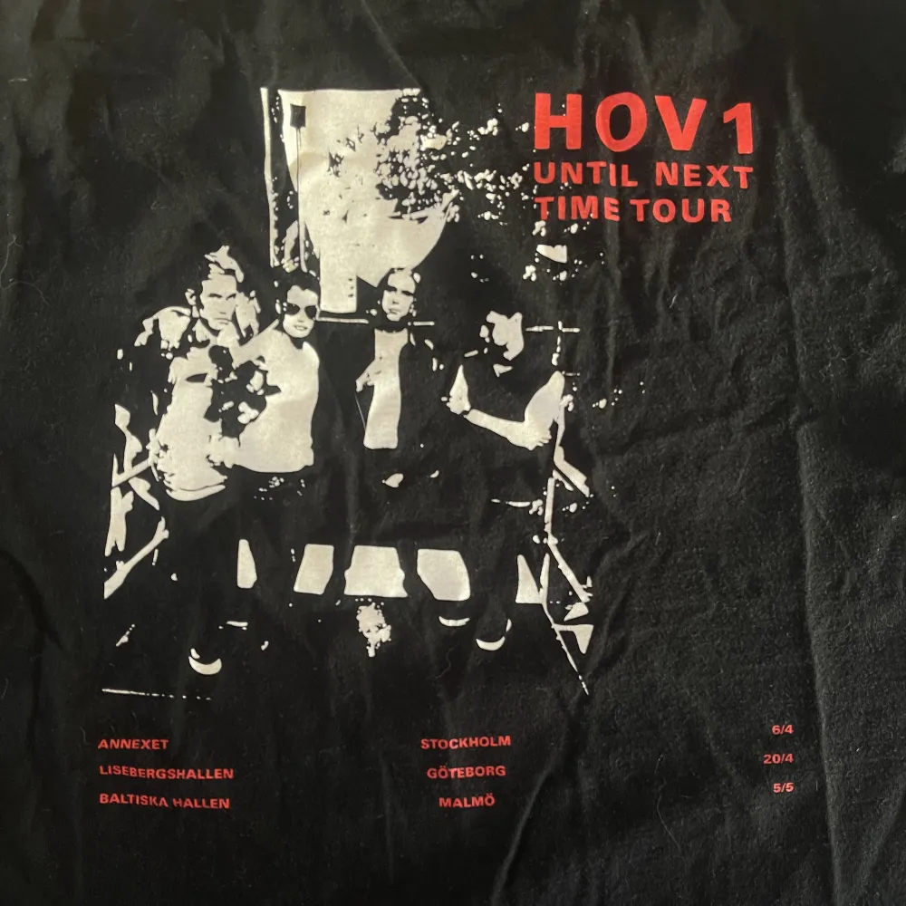 Säljer min knappt använda Hov1 merch från turnén ’Until next time’. . T-shirts.