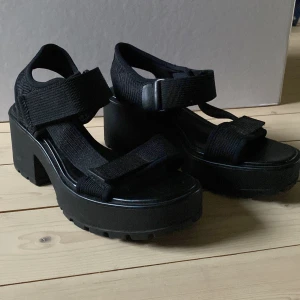 Vagabond sandaler Dioon - Vagabond sandaler Dioon, oanvända, nypris 800kr, nytt pris 500kr, storlek 38