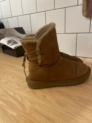 Skor - Säljer dess jätte fina skor som ej kommer till andvändning längre😊