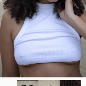 A-dsgn top - Crop-top från Alice stenlöfs märke. Köpt från första lanseringen. Ribbad och stretchig kvalitet! Inte så kort som den verkar på bilderna.  Använd Max 5 gånger.  Nypris: 249 Mitt pris: 99 Tips: snyggt över bikini!! (Bilder från a-dsgn’s hemsida)