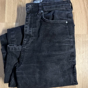 Byxor Madlady - Säljer dessa populära jeans från Madlasy i strl 34 🌸