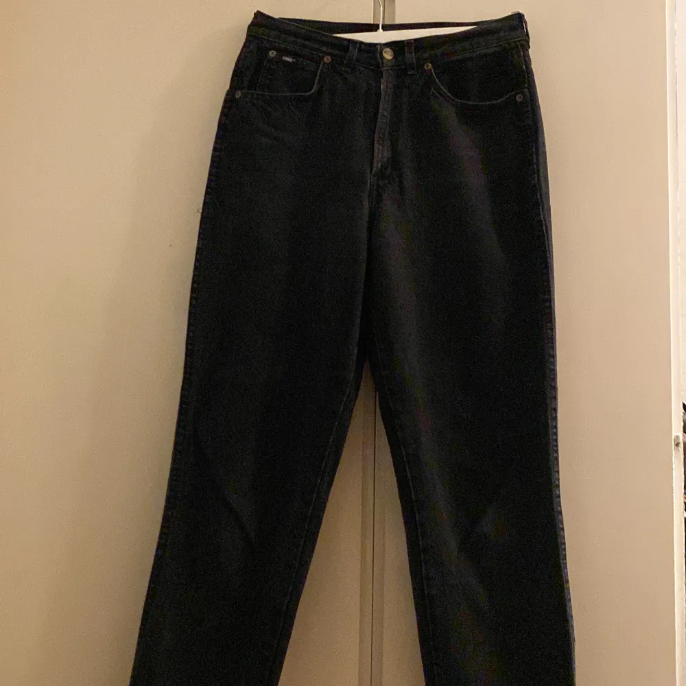 svarta vintage jeans!. Jeans & Byxor.