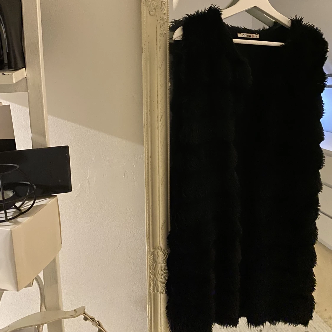Svart pälsväst - 90