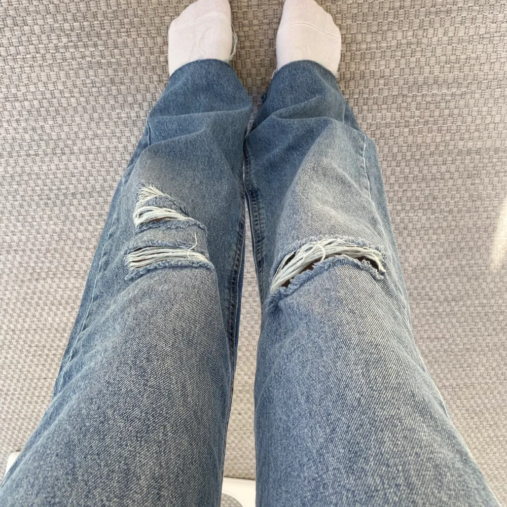 Jättefina jeans från pull and bear som är sparsamt använda! . Jeans & Byxor.