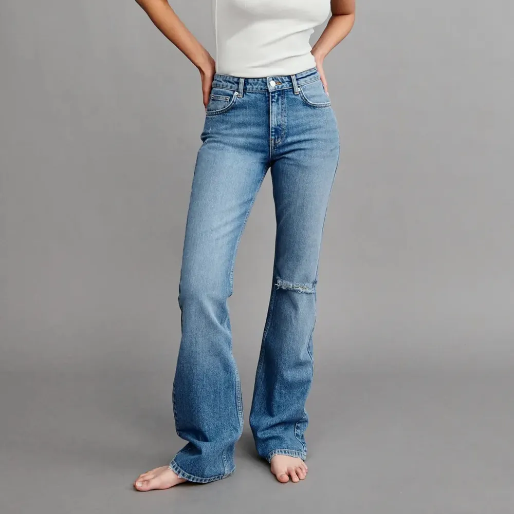 Säljer dessa fina jeans från Gina då dom är lite för små för mig tyvärr:/ fint skick, nästintill oanvända😍 . Jeans & Byxor.