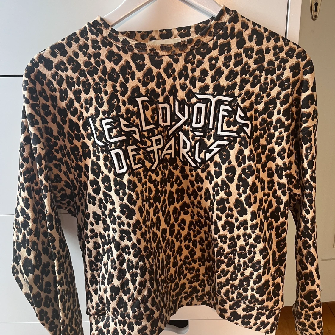 Leopardmönstrad märkeströja - 90