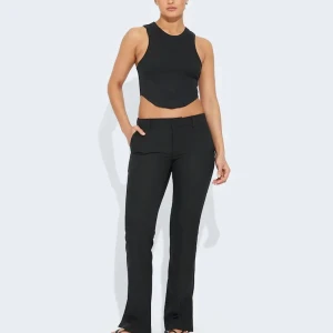 Bikbok Kostymbyxor  - Svarta kostymbyxor,storlek 36 Aldrig använda  Liten slits vid benet  Pris kan diskuteras  