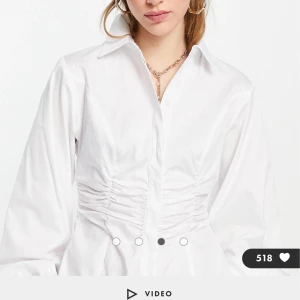 Skjorta figursydd- Selected - Snygg figursydd skjorta som aldrig är använd, köp för 879kr. Slutsåld