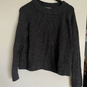 Tröja  - Super fin tröja från VeroModa. Stl Xl